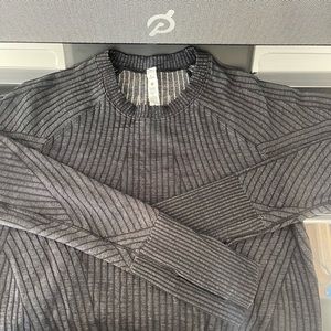 Lululemon rare Aerial ribbed long sleeved thermal ski shirt - size 8 - like new!